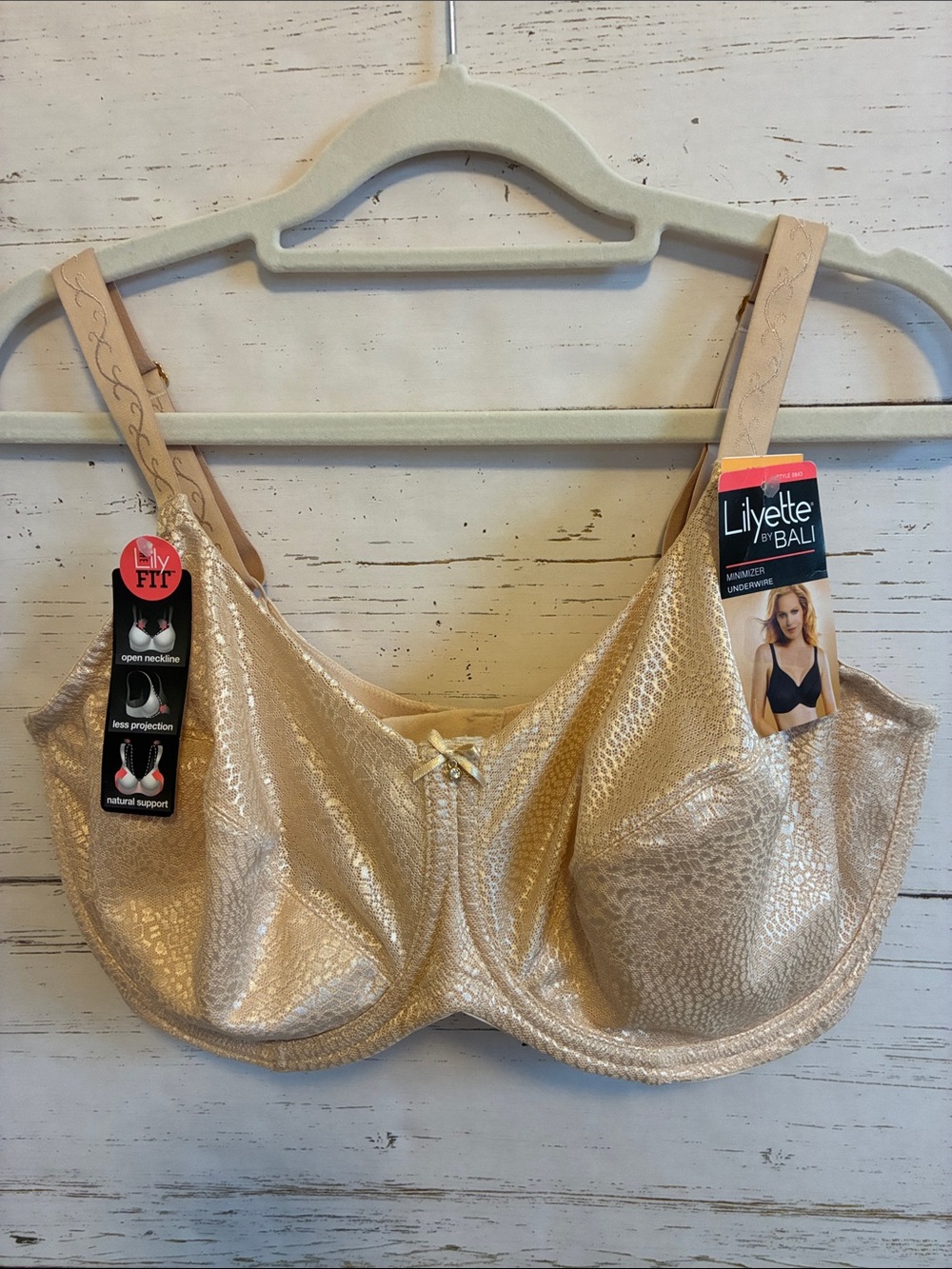 Lilyette by Bali  Champagne Shimmer Minimizer Underwire Bra, size 40DD, NWT